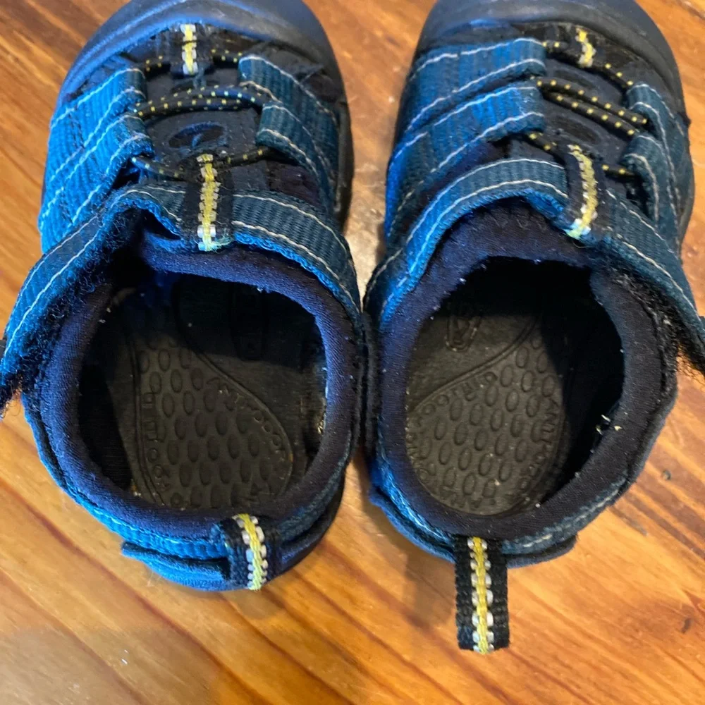 Keen Toddler Sandals (size 4) - Picture 3 of 7